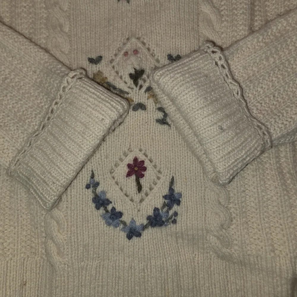 Ralph Lauren Vintage Lambs Wool Sweater with Colorful Embroidery Size M